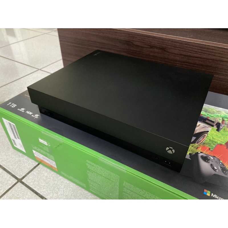 XBOX ONE X主機（送手把兩支）二手含順豐運費