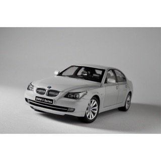 Kyosho 1:18 BMW 5 series facelift 珠光銀