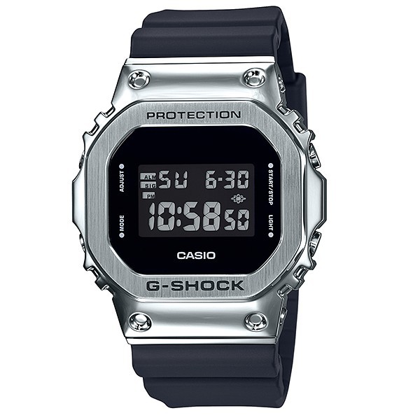 CASIO卡西歐G-SHOCK GM-5600-1經典的方型錶殼金屬質感輕巧貼合手腕舒適錶帶43.2mm