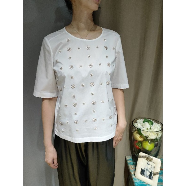 近全新 設計師 郭佩玲 J&amp;NINA 精緻手工縫製 小清新珠花 白衫