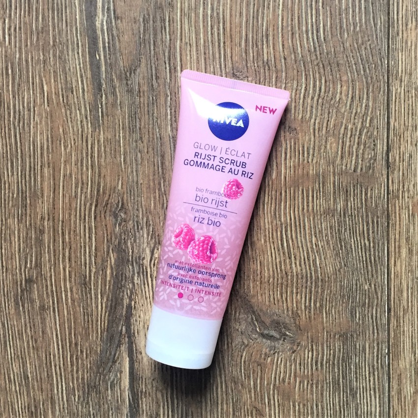 德國製 Nivea Facial Exfoliating Scrub 有機 覆盆子胚芽米 乾燥敏感肌 去角質 洗面乳新品