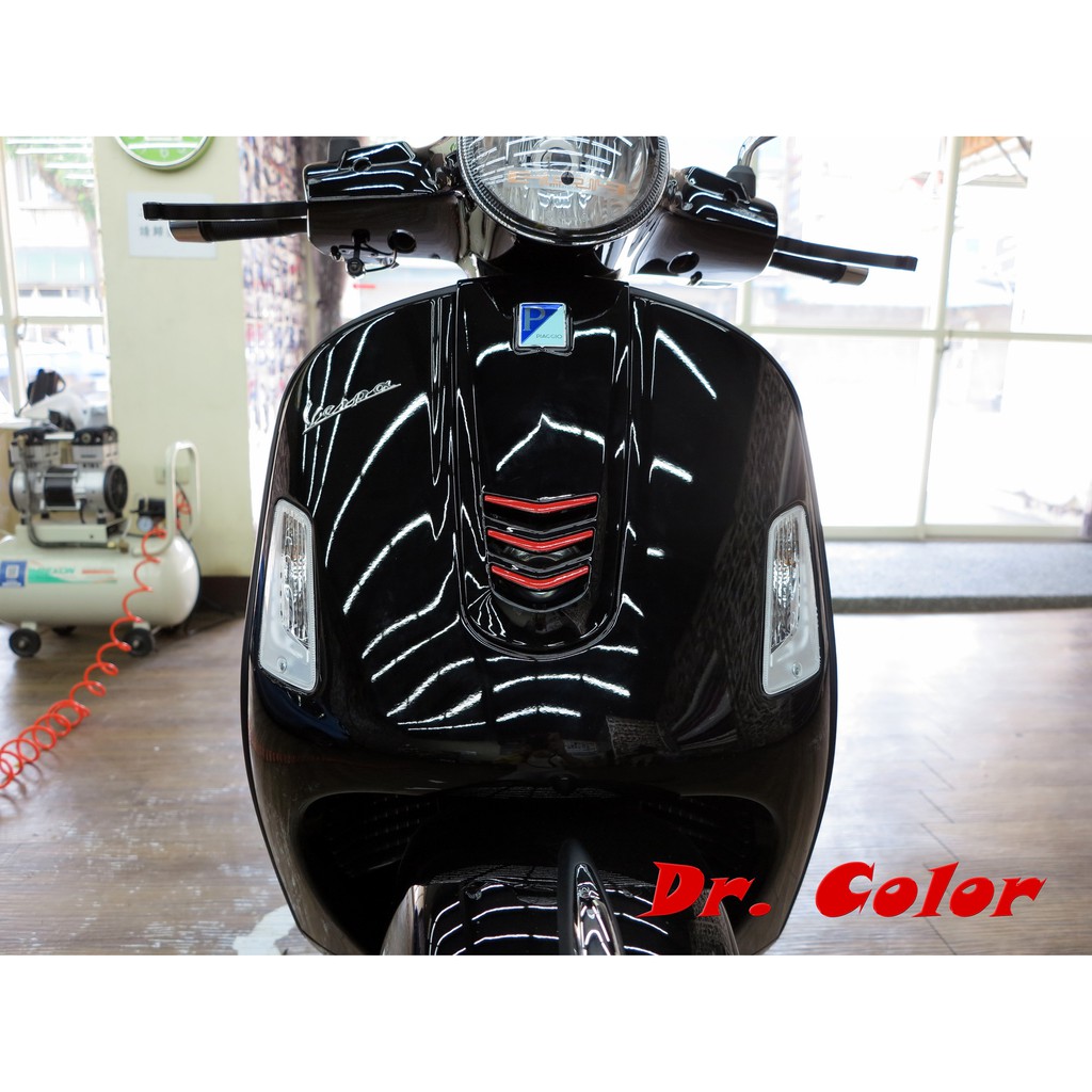 Dr. Color 玩色專業汽車包膜 Vespa GTS 300 亮紅/黑carbon/消光黑_領帶線條/側條