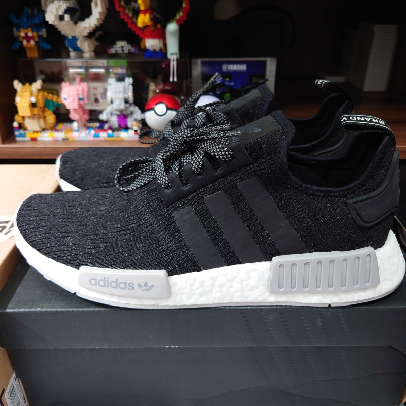 adidas nmd r1 black reflective
