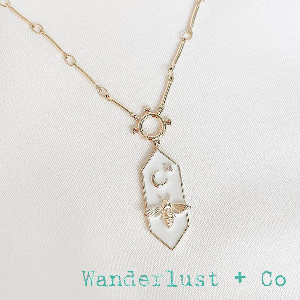 Wanderlust+Co 澳洲品牌 水晶月亮蜜蜂項鍊 奶油白琺瑯金色項鍊 BEE IVORY 魔法夢境