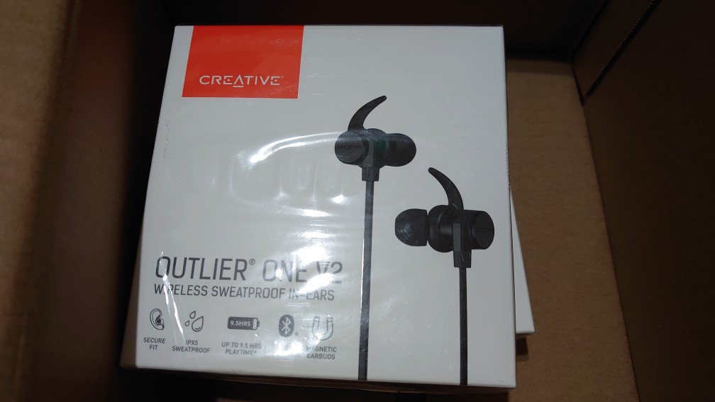 creative outlier one v2