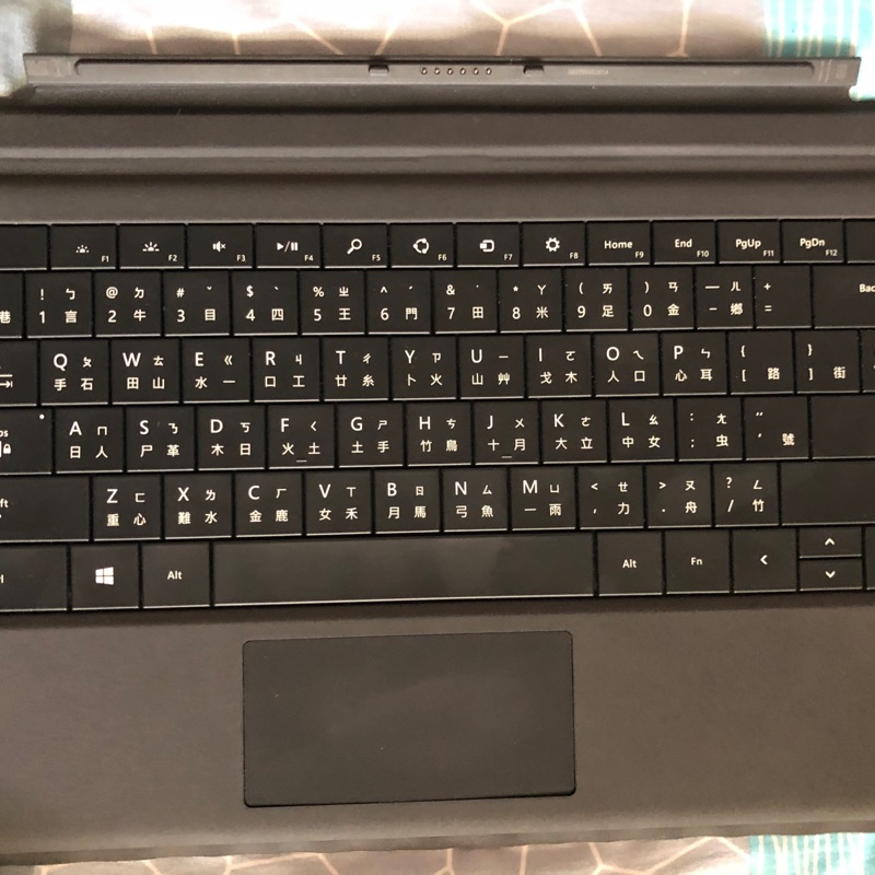 Surface pro 3 原廠鍵盤 非藍牙 不需充電