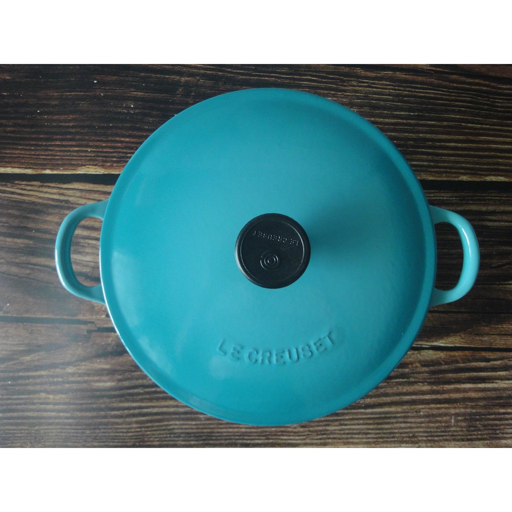 全新現貨 Le Creuset 稀有白珐瑯內鍋 媽咪鍋 典藏媽咪鑄鐵鍋 炒鍋 湯鍋 加勒比海藍 22cm