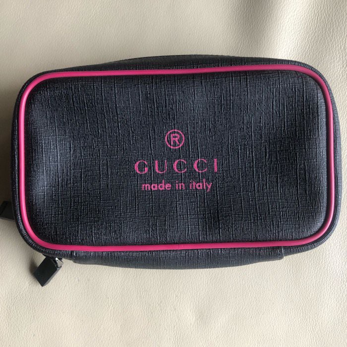 保證正品 Gucci 黑底 桃紅色logo 帆布防水材質 化妝包 多功能收納包 三C收納包