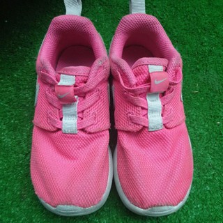 Nike 粉色運動鞋