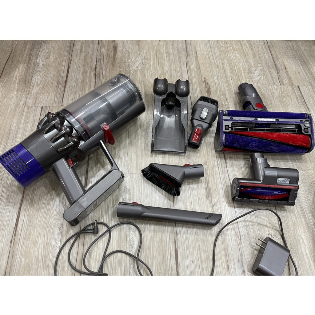 奇機通訊【2手 Dyson V10 無線吸塵器】全機清潔保養消毒過 高雄巨蛋對面可面交試機 高雄可舊換新