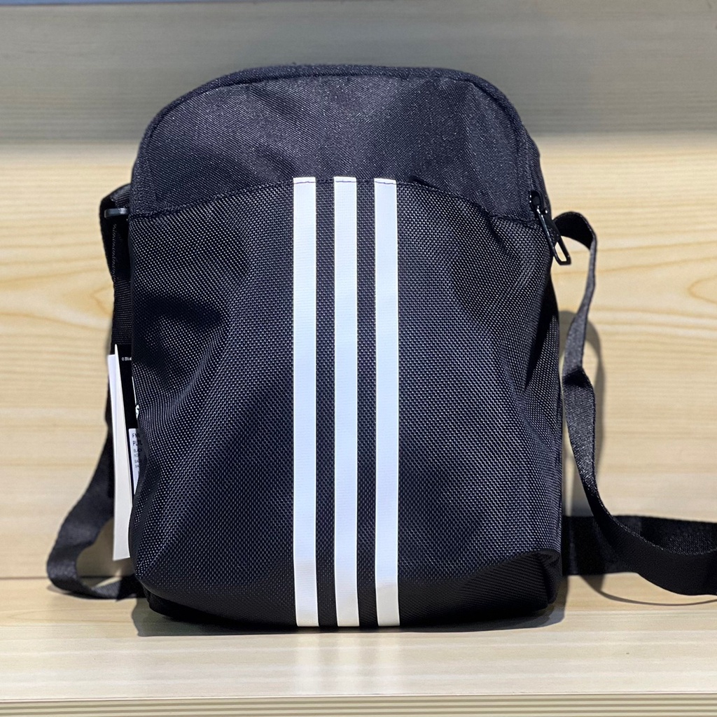 琳~ ADIDAS 側背包 腰包 包包 LOGO 收納 夾層 穿搭 原價890 現貨 FM6881