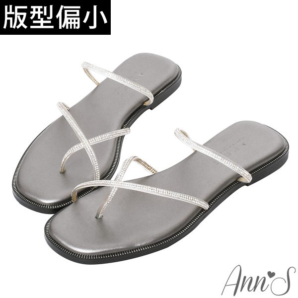 Ann’S裸膚透明系-軟質鑽石夾腳方頭平底涼拖鞋-黑(版型偏小)
