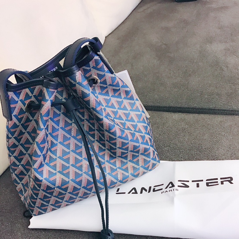 法國Lancaster藍色水桶包正夯，各大品牌推，全新