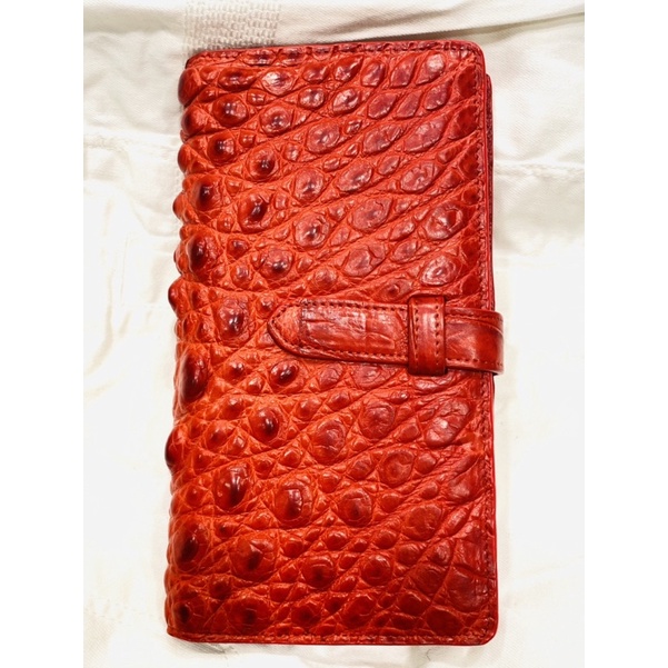 （售完、所得捐贈）真皮寶石紅 鱷魚皮對折長護照夾/長夾/稀有皮皮夾Red Folded Passport Holder