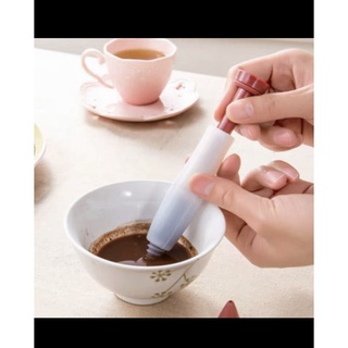 一品台灣出貨 裱花筆 巧克力擠醬筆咖啡裱花筆 針筒型軟矽膠拉花筆 咖啡雕花用擠醬瓶巧克力醬畫筆:巧克力擠醬筆