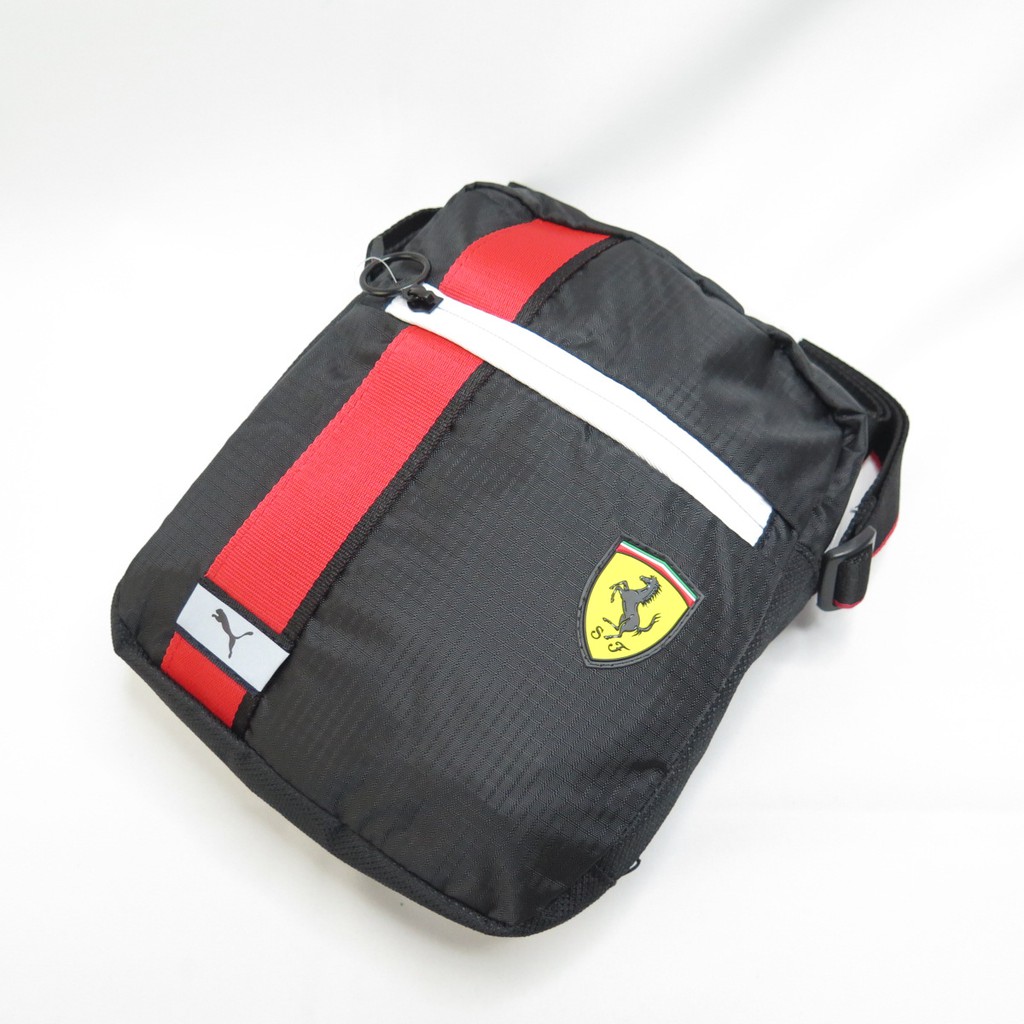 PUMA FERRARI RACE系列側背中包 斜背包 07732602 黑紅【ispotr商城】