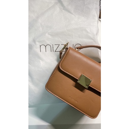 Mizzue 棕色彷皮方正形金屬夾扣翻蓋實用貼袋設計手提斜背包