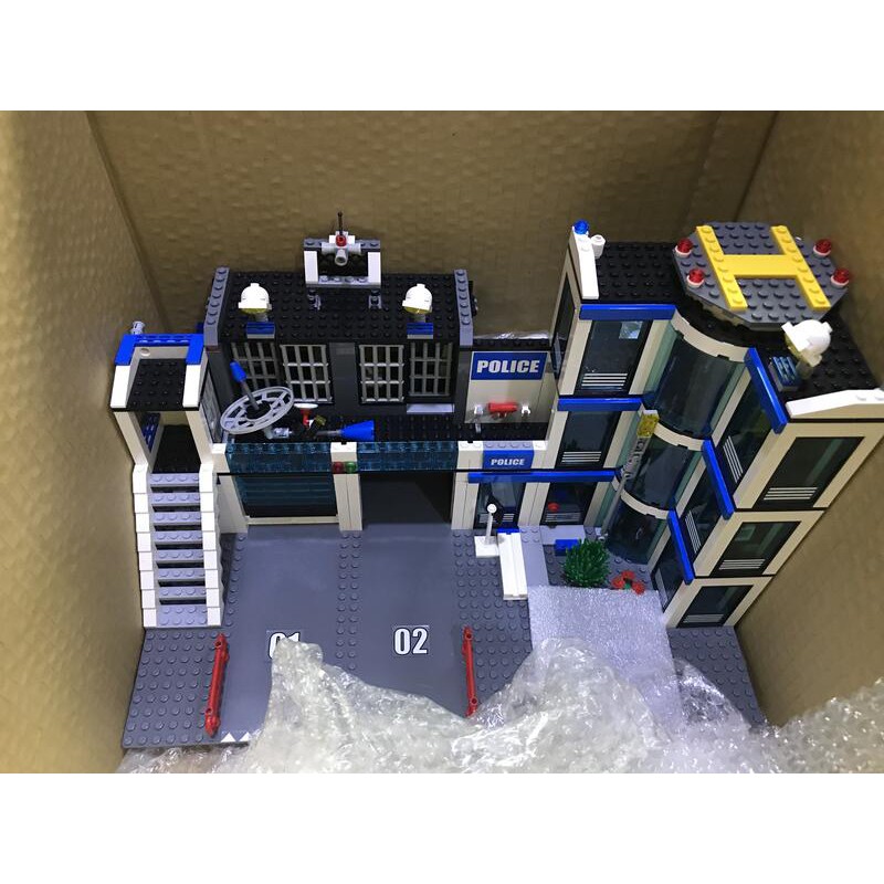 少玩 配件大致齊全 LEGO 樂高 7498 police station 樂高城市系列 警察局 4200元
