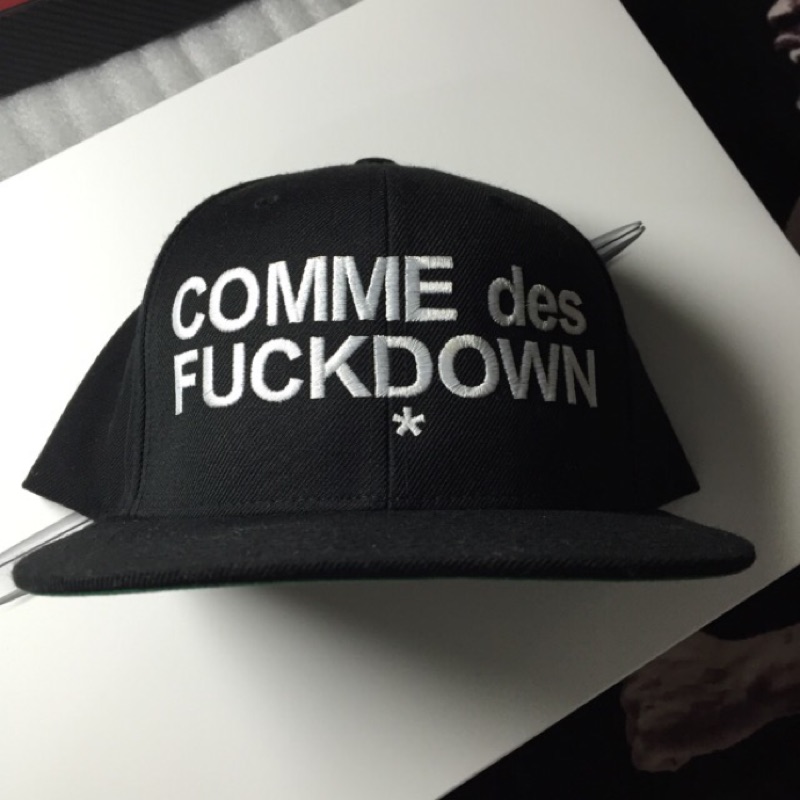 COMME des FUCKDOWN後扣帽
