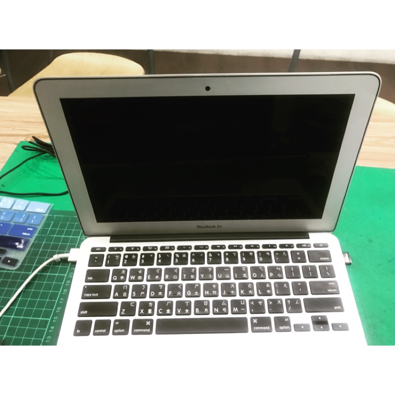 [售］Macbook air  a1465  11吋  i5  1.3GHz  4G DDR  128G  2014