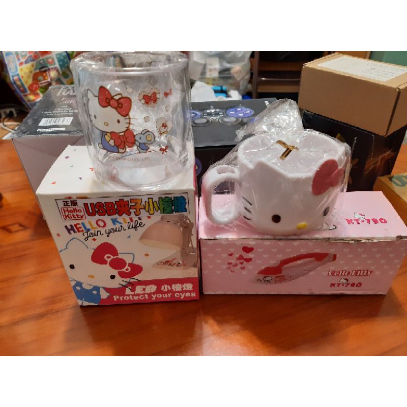 阿瑋雜貨舖 Hello Kitty透明水杯 馬克杯 小檯燈 小熨斗 4件組 450元 僅此一組