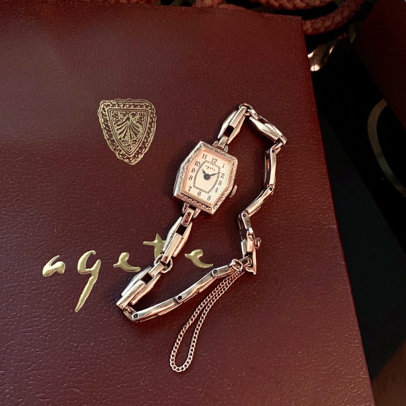 日本專櫃品牌輕珠寶Agete CLASSIC玫瑰金色典雅古典氣質細緻復古風六角鏡面小錶徑手鍊錶玫瑰金輕珠寶復刻手錶腕錶