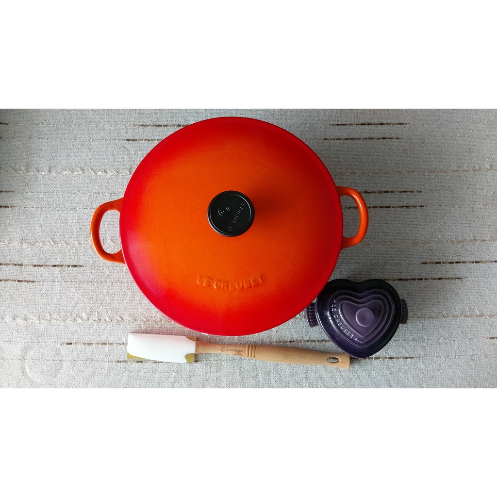 全新 Le Creuset 媽咪鍋 鑄鐵鍋 琺瑯鍋 媽咪鑄鐵鍋 LC 鍋 26cm 火焰橘 送烤盅 刮刀