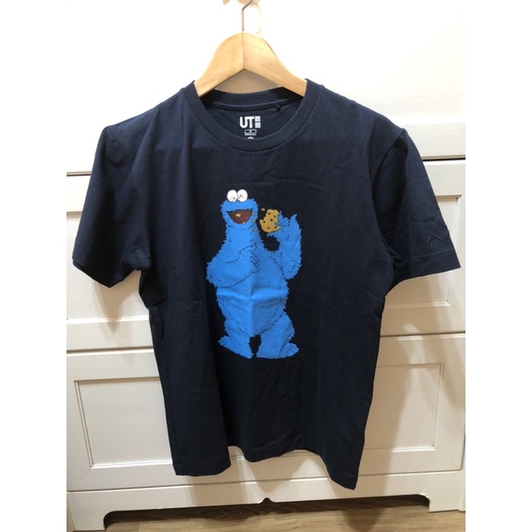 全新品UNIQLO x KAWS SESAME STREET海軍藍短袖T恤