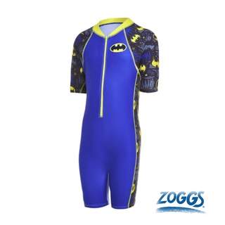 ZOGGSx正義聯盟 幼童/青少男蝙蝠俠塗鴉連身式防曬泳衣