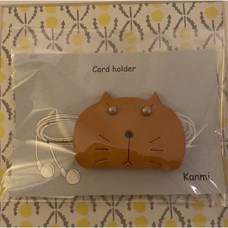 （現貨）日本Kanmi 皮革耳機線／充電線收納：貓咪臉造型（黃），好可愛～