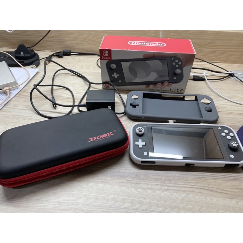 ［二手］switch lite(灰色）+皮卡丘保護殼+DOBE switch lite專用收納殼+貓掌防滑套