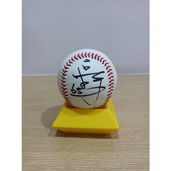 中信兄弟 高宇杰簽名球 中職比賽用球 附球盒(圖261)，828元