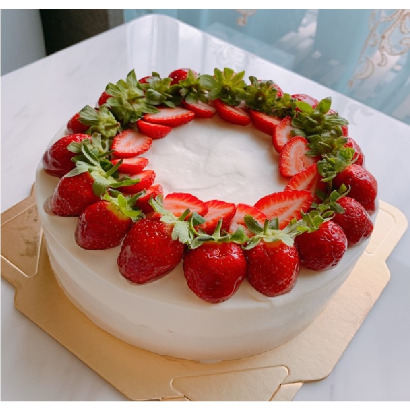 季節限定6吋草莓蛋糕(下單前請先聊聊私訊呦！)