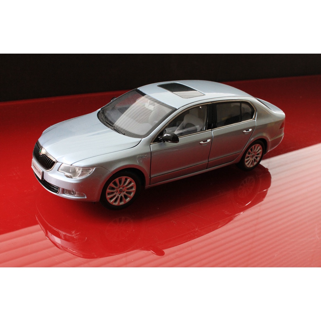 原廠 1/18 SKODA 2014 NEW SUPERB 模型車