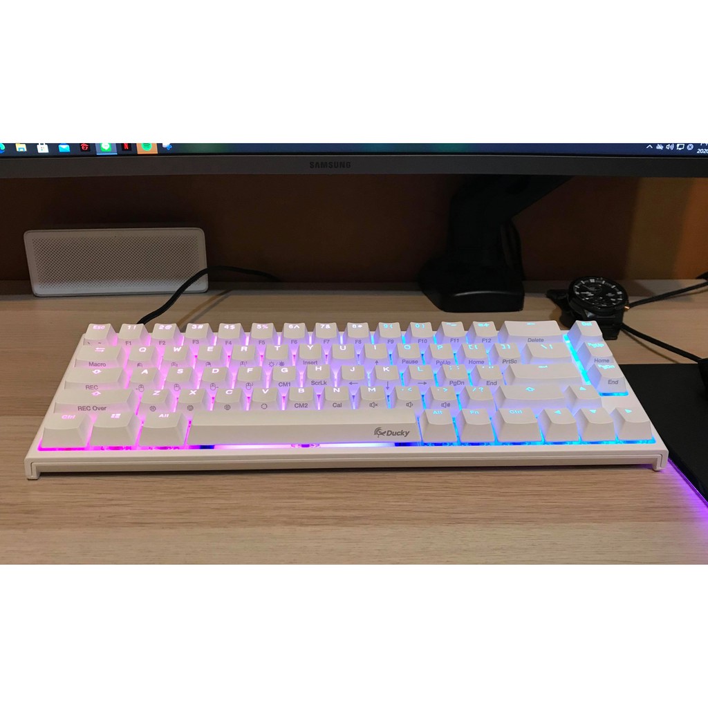 (二手)Ducky one2 SF 65%/RGB/白色/英刻/茶軸/鼠年 附鋁合金螢幕架