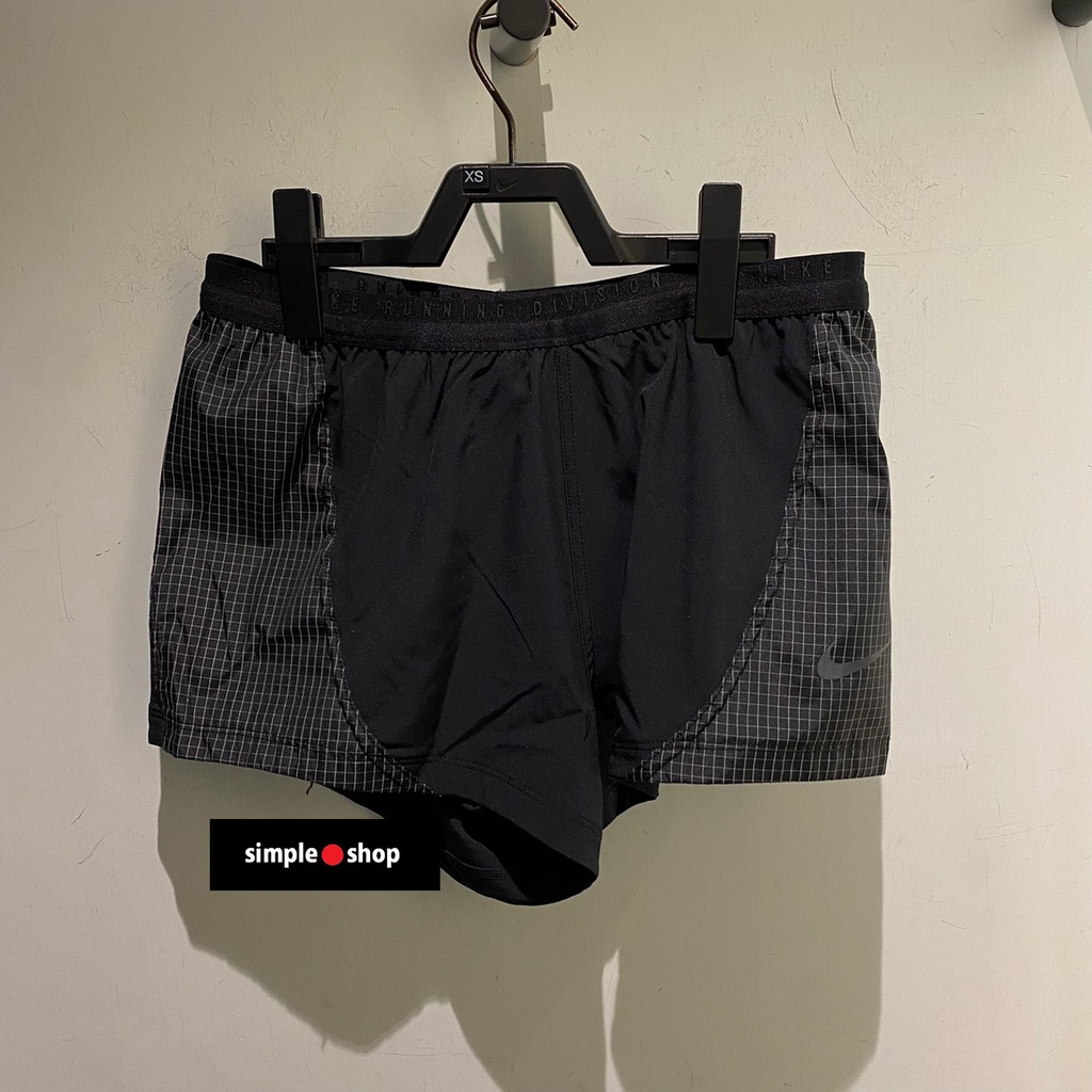 【Simple Shop】NIKE 慢跑 運動短褲 反光 無內裡 側邊拉鍊 跑步 短褲 女款 DD6816-010