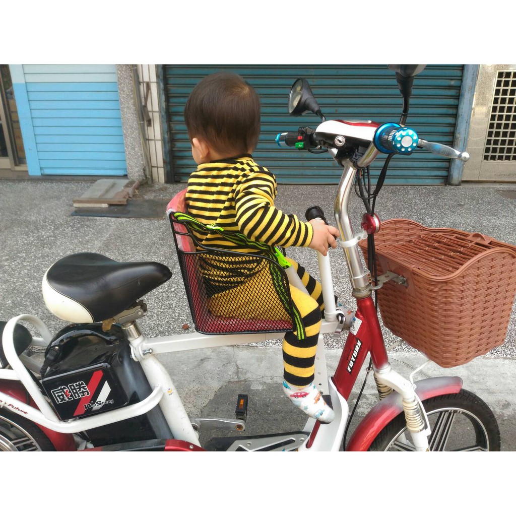 電動腳踏車兒童座椅 裝好的樣子 威勝 AIMA愛瑪 EMA雲馬  安全座椅 電動自行車 瑞峰親子座椅