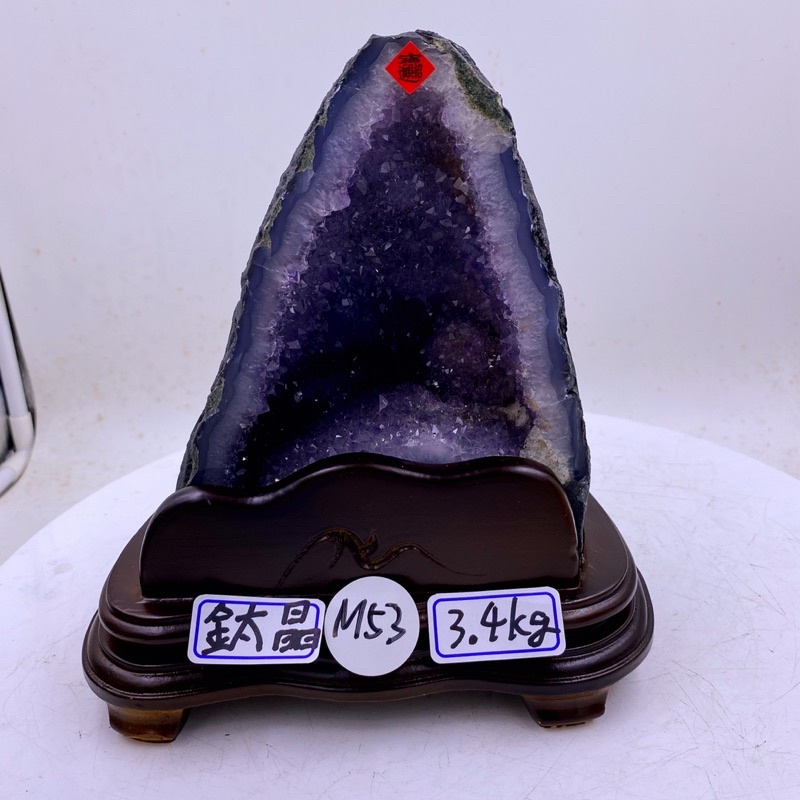 H2676 頂級巴西金型紫水晶洞  含座重：3.4kg 高22cm,寬度21cm，厚度19cm，洞深6cm （紫晶洞