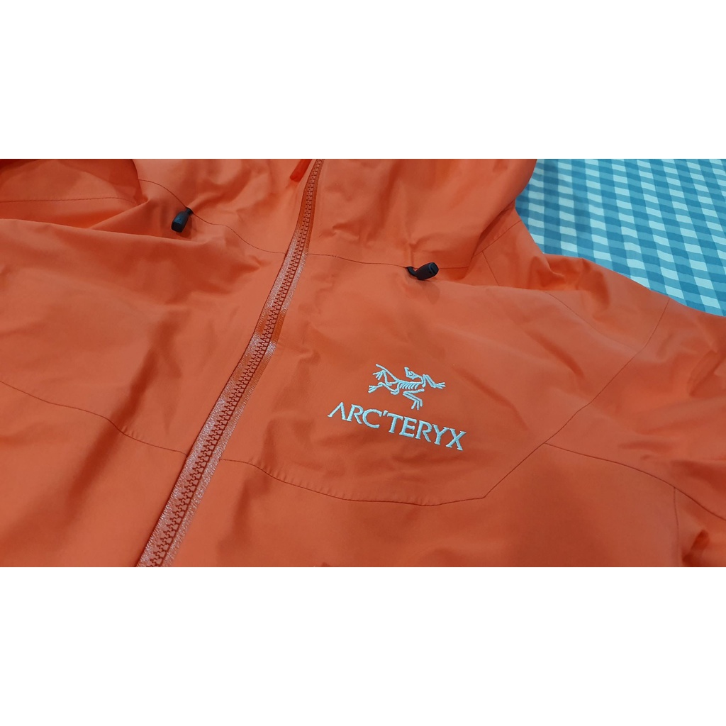 【胖豬山旅】始祖鳥 Arc’teryx Beta SL Hybrid 女 Gore-tex 防水外套  光速橘 鈷月藍