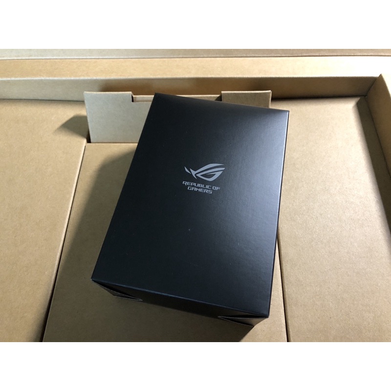 全新 P303 ROG STRIX IMPACT 電競滑鼠