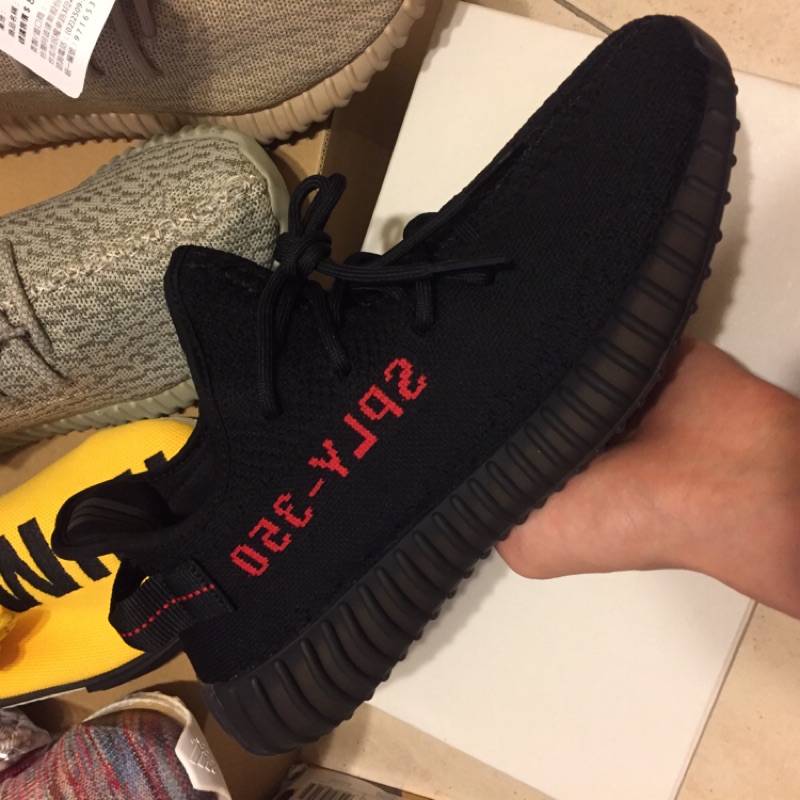 adidas original yeezy boost 350 v2 黑底紅字