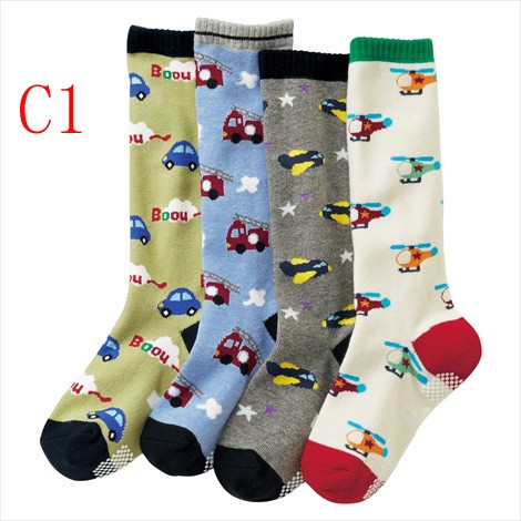 (4雙一組) 腳長 (15~19cm) 兒童高筒襪 有防滑點膠 現貨在台灣 童裝【p0061125297135】