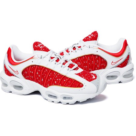nike x supreme tailwind