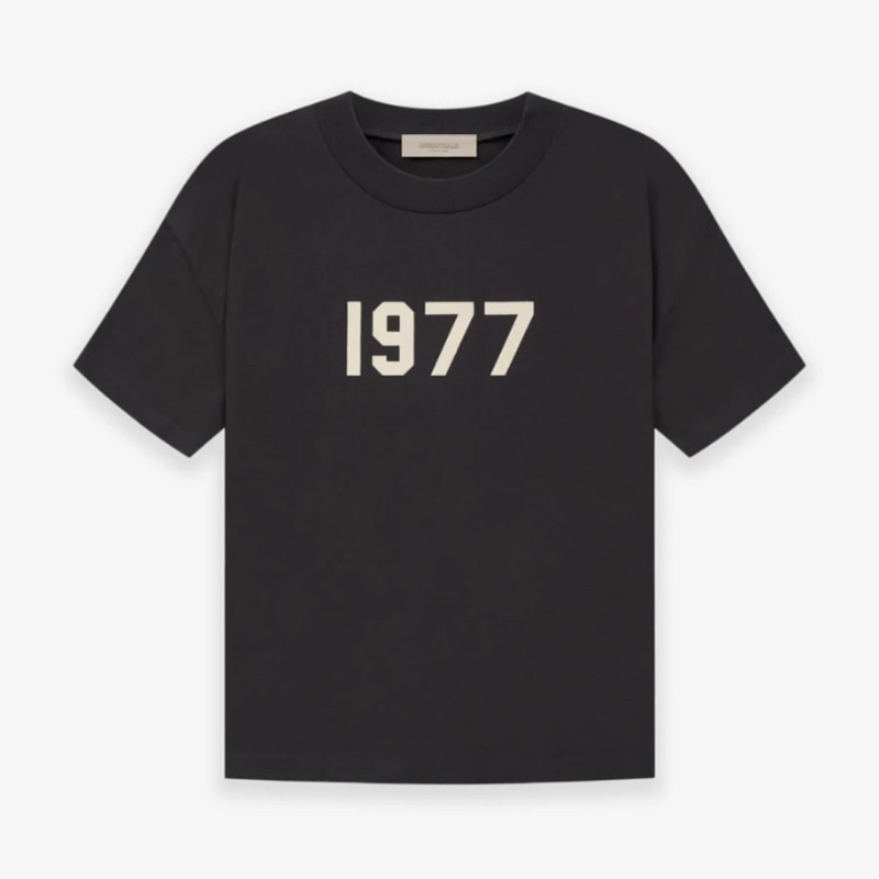 Fear Of God ESSENTIALS FOG "1977" Iron-Shirt Tee 黑色 短袖 上衣