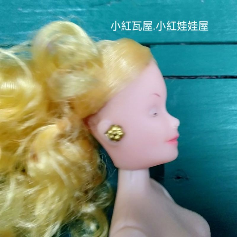 小紅瓦屋.早期古早味芭比娃娃可用電鍍金黃色花朵造型的耳環8mm(30公分娃娃芭比衣服用品)