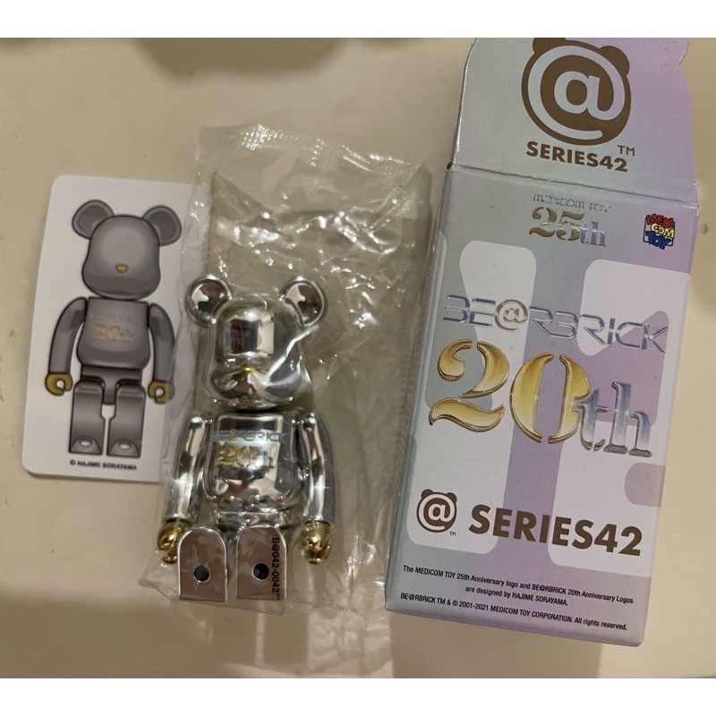 全新BEARBRICK 100%庫柏力克熊 42代 1/192 大隱藏20週年 空山基電鍍金、銀