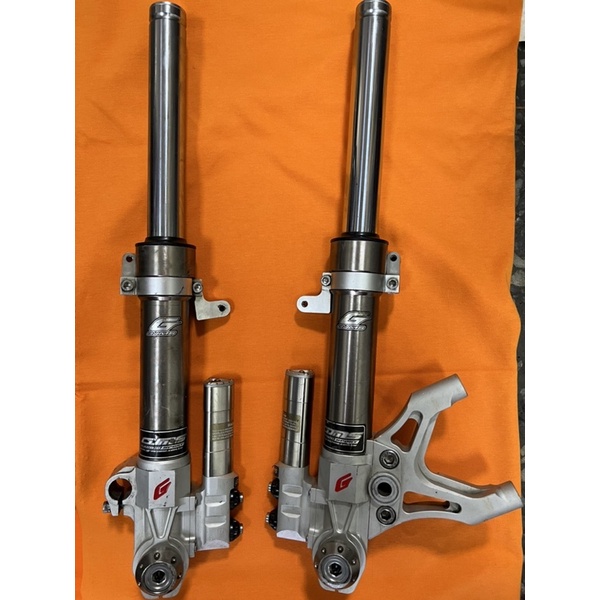 中古gjms tcd2000 輻射卡座 孔距100mm前叉 已換內管 油封 土封 彈簧 適用smax force