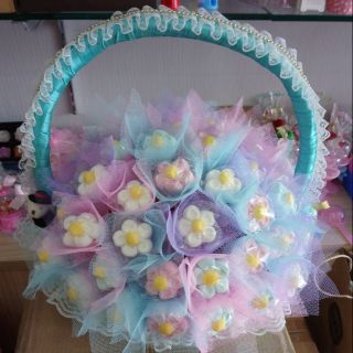 妮妮喜糖 二次進場.婚禮小物.花糖.麥芽餅.金莎巧克力花棒.花束.泰迪熊布偶.慶生糖果.送客喜糖～紗網花朵棉花糖提籃組｜