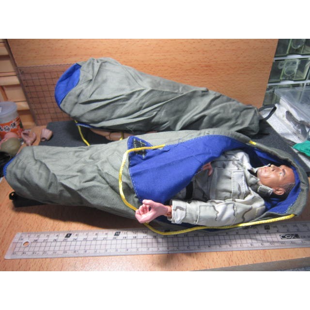 RJ9休閒裝備 登山露營1/6行軍睡袋一個(12吋人偶用mini模型款)