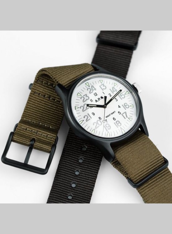 A.P.C. Carhartt コラボTimex 腕時計 カーキ A.P.C. Carhartt コラボTimex 腕時計 カーキブラック